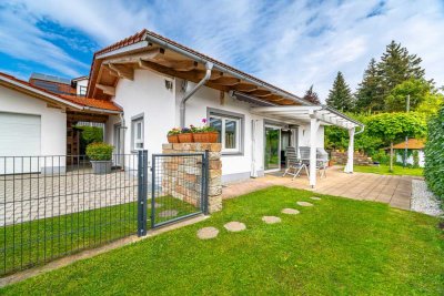 Für Jung & Alt - Offenes Wohngefühl im Bungalow-Stil in idyllischer Lage von Glonn!