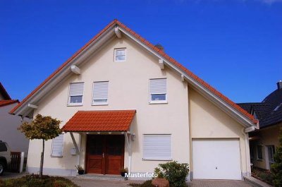 +++ Charmantes Einfamilienhaus mit Pool, Garage, Doppelcarport und großzügigen Nebenflächen +++