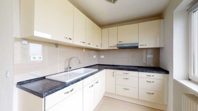 3-Zimmer-Wohnung mit Einbauküche, Balkon, Garage & Seeblick