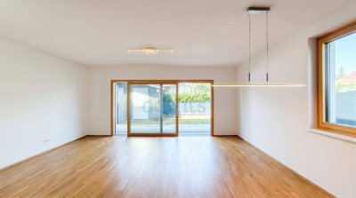 Moderne Doppelhaushälfte mit Garten, Carport, Balkon und offener Wohnküche