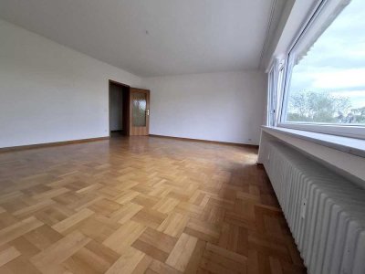 In Rheinnähe ruhige 3-Zimmer-Wohnung mit großem Sonnenbalkon (Linie 16)