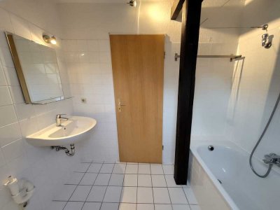 Helle, gemütliche Dachgeschosswohnung sucht Nachmieter