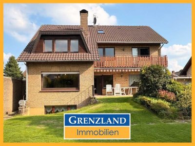 BEZUGSFREI - FREISTEHEND - GERÄUMIG
1 Haus - 1 Garten - 2 Garagen
