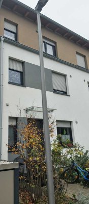 Reihenmittelhaus in begehrter Südstadtlage – familienfreundlich, modern und energieeffizient