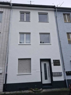 Helle 2-Zimmer-Wohnung mit Balkon in Köln-Mülheim