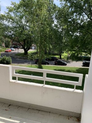 sanierte 3- Zimmer-Wohnung mit Balkon !