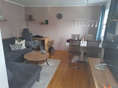 Schöne 2-Raum-Wohnung, teilmöbiliert mit Einbauküche in Bruckmühl