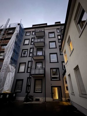 MINI-PENTHOUSE NÄHE WESTHAFEN: Erstbezug mit Loggia und Panoramablick