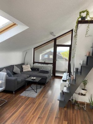Neuwertige moderne  2,5 Zimmer Dachgeschoss Wohnung