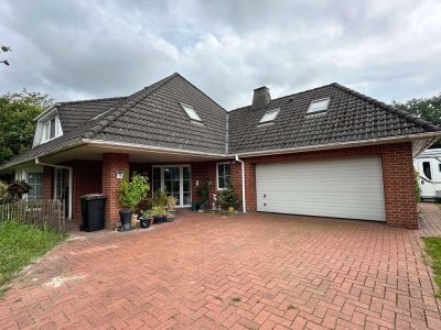 Exklusiver großer moderner Walmdach Bungalow. 261 m2. 8 Zimmer. Einliegerwhg. möglich.