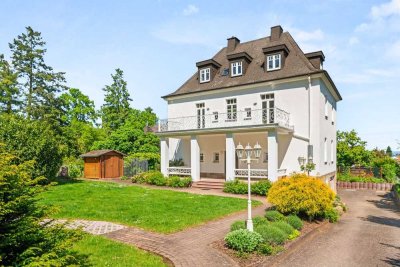 Stilvolles 3-Parteien-Anwesen am Waldrand mit Blick über Kassel