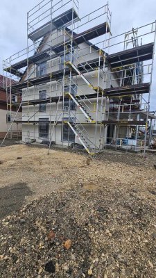 Wunderschöne Neubau-Wohnung mit drei Zimmern sowie Balkon und EBK in Mittelstadt