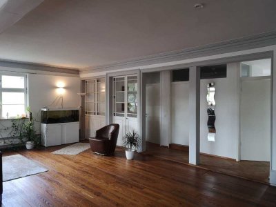 Einmalige 3-Zi-Altbau-Wohnung sowie Balkon & EBK in Salem