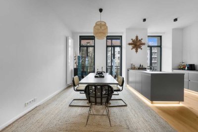 Altbau-Traum in Toplage der List | 1. OG | Zwei Balkone | Einbauküche