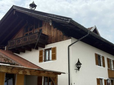 Charmante Dachgeschosswohnung in gepflegtem 3-Familienhaus!