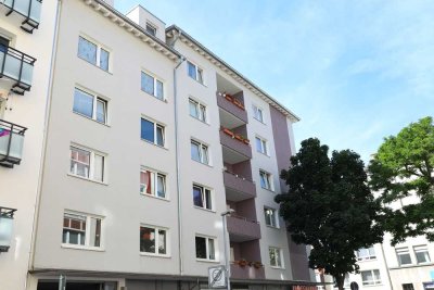 ***ENDLICH ANGEKOMMEN*** sanierte 2-Zi-Whg mit Loggia, zentral gelegen