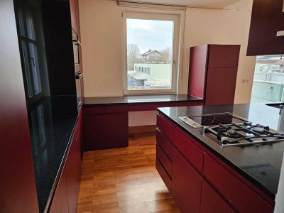 Traumhafte, zweistöckige 170 m² große Terrassenwohnung langfristig zu vermieten
