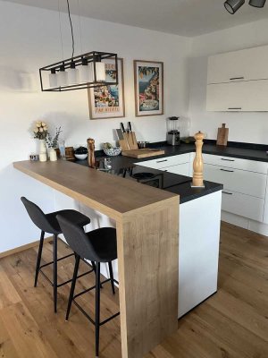 Teilmöblierte Stilvolle 3-Raum-Wohnung mit gehobener Innenausstattung und großem Balkon