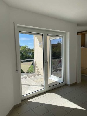 Freundliche und gepflegte 2-Raum-Wohnung mit geh. Innenausstattung mit Balkon und EBK in Pirmasens