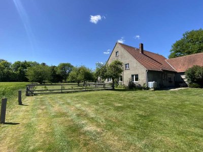 Weitläufiges Landhaus mit Herz
Platz für Gemeinschaft, Familie, Kreativität