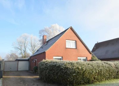 Jemgum - Modernisierungsbedürftiges Wohnhaus mit 2 Garagen