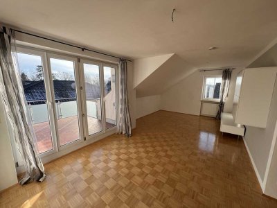 Helle 3-Zimmer Dachgeschosswohnung mit Balkon in Etting