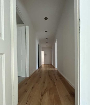 Wunderschöne, renovierte 3-Zimmer-Wohnung mit Balkon in München-Solln