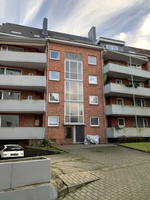 Kiel - Am Schrevenpark: Freie, modernisierte 4 Zimmer Eigentumswohnungen zu verkaufen !