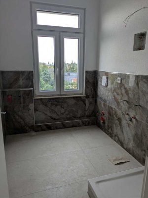 Erstbezug! Schöne helle 3-Zi.-DG.-WE mit EBK, hochwertigen Duschbad und Vinylboden in Diemitz