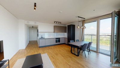 orea | Marina Tower · Stilvoll möblierte 3-Zimmer-Wohnung mit Weitblick und Loggia