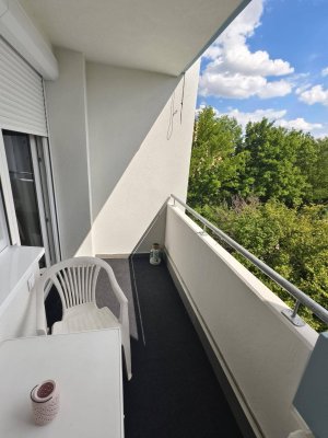 Renovierte 3-Zimmer Wohnung mit Loggia und Einzelgarage