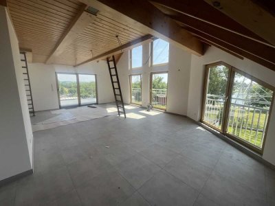 Penthousewohnung mit Mainblick und Galerie in ruhiger Wohnlage.