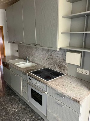 Tolle renoviere EG- Wohnung mit EBK SOFORT FREI!