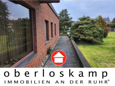 Bungalow im Grünen in zweiter Reihe auf rd. 3.500 m² großem Grundstück mit mehreren Garagen!