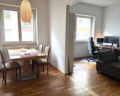 Helle 2,5-Zimmer Wohnung mit Balkon im Erdgeschoss-Hochparterre in Mannheim-Lindenhof