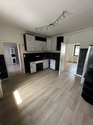 Renovierte 2 Zimmer Wohnung mit Einbauküche in Haldensleben