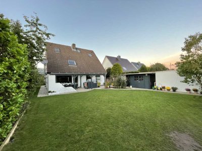 5-Zimmer-EG-Wohnung in einem Zweifamilienhaus mit EBK in Neumünster Tungendorf