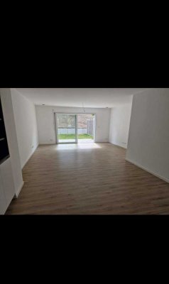Neuwertiges Haus mit fünf Zimmern und EBK in Langenlonsheim