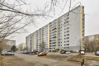 3-Raumwohnung mit großem, verglastem Balkon