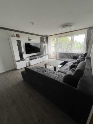 RESERVIERT-Großzügige helle 3-Zimmer-Wohnung mit Balkon