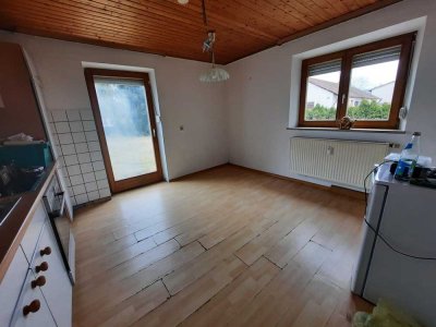 Geräumiges Zweifamilienhaus in bevorzugter Kelheimer Wohngegend