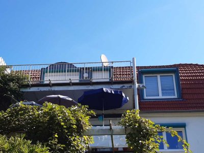 Ansprechende 2,5-Zimmer-DG-Wohnung mit Balkon und EBK in Kehl