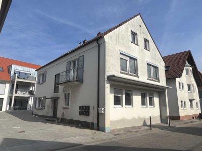 Renovierte 5-Zimmer Wohnung /  92 m² / Stellplatz