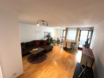 Möblierte 2,5-Zimmer Wohnung in zentraler Lage von Böblingen, mit EBK, Aufzug und Balkon