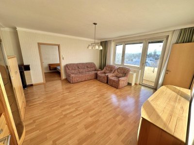 GERÄUMIGE 4-ZIMMER-WOHNUNG MIT DACHTERRASSE UND TRAUMHAFTEM AUSBLICK!