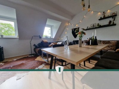 Gepflegte helle Dachgeschoss Wohnung mit Einbauküche in bevorzugter Wohnlage