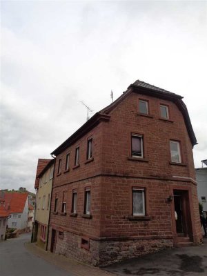 PREISREDUZIERUNG! Stadtkern Külsheim: 2-Familienhaus mit kleinem Grundstück