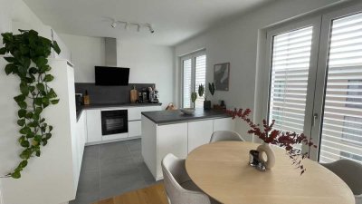 Exklusives Wohnen in den Schwetzinger Höfen, 2KB mit Loggia, Einbauküche und TG-Stellplatz