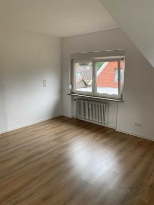 Sanierte 2,5-Zimmer DG-Wohnung sucht neuen Mieter