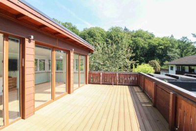 Exclusive 4-Zimmer-Wohnung mit Wintergarten, großer Dachterrasse und einem Garagenstellplatz!